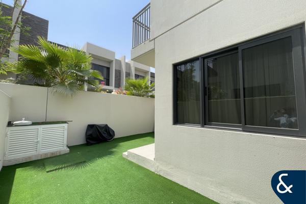 Vacant on transfer | Corner unit | Upgraded